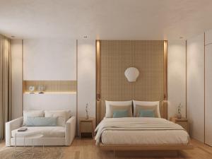 una camera con un grande letto e un divano bianco di The 12th City Hotel a Città di Rodi