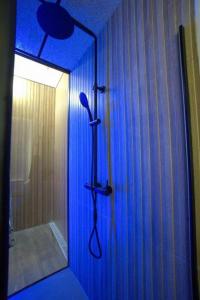 A bathroom at RentalSevilla Looks Pretty and modern