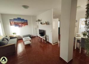 Telewizja i/lub zestaw kina domowego w obiekcie VolKKanrentals SunBeam House