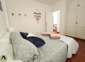 Łóżko lub łóżka w pokoju w obiekcie VolKKanrentals SunBeam House
