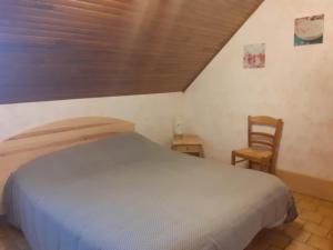 a bedroom with a bed and a wooden ceiling at Les chalets du belvédère de mallet in Sarrus
