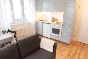 Kuchyňa alebo kuchynka v ubytovaní Appartement T2 neuf, cosy & tout confort - Proche Centre ville par Groom + 2 fotografie