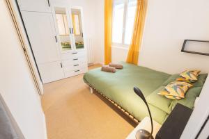 Posteľ alebo postele v izbe v ubytovaní Appartement T2 neuf, cosy & tout confort - Proche Centre ville par Groom