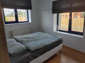 Łóżko lub łóżka w pokoju w obiekcie Noclegi przy Browarnej