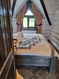 Posteľ alebo postele v izbe v ubytovaní Mountain White House гостинний двір