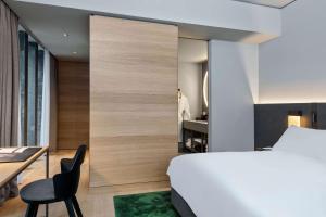 Postel nebo postele na pokoji v ubytování Hyatt Regency Zurich Airport Circle