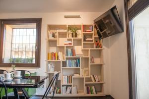 A biblioteca deste B&B