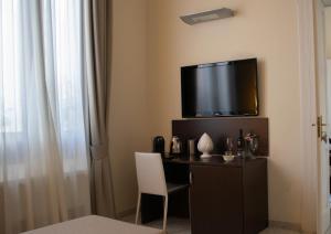 Uma televisão e/ou sistema de entretenimento em Apollo Suites
