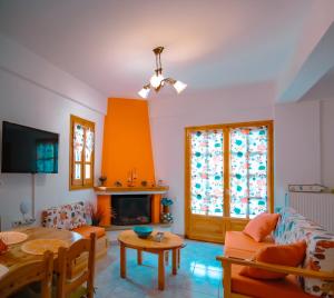 A television and/or entertainment centre at Orange House for big families in Damouchari - Delicious Houses
