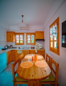 A kitchen or kitchenette at Orange House for big families in Damouchari - Delicious Houses