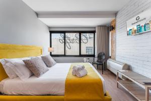 En eller flere senger på et rom på GuestReady - Premium GuestHouse - Room 410