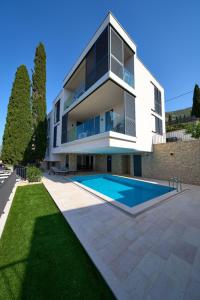 Bazén v ubytování Kuća Bella nebo v jeho okolí