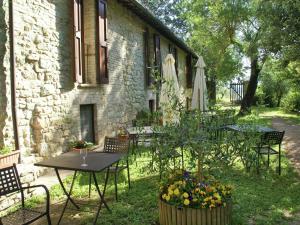 Ein Garten an der Unterkunft Apartment in Umbria near Lake Trasimeno