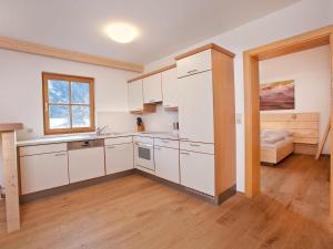 Dapur atau dapur kecil di Chalet in Pinzgau near Wildkogel Arena