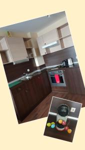 eine kleine Küche mit braunen Schränken und einem Waschbecken in der Unterkunft Dream Apart Hotel 207 in Bansko