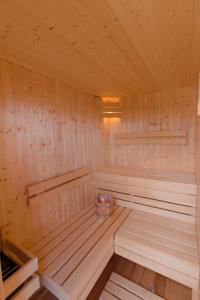 温德托尔夫Hausboot Fjord Luna mit Biosauna in Wendtorf的相册照片