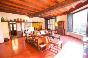 Posedenie v ubytovaní Catalunya Casas Heavenly Haven for 16 pax , 30km from Barcelona!
