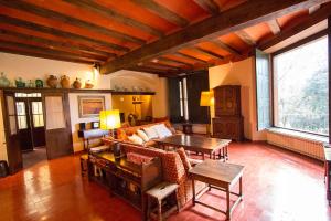 Posedenie v ubytovaní Catalunya Casas Heavenly Haven for 16 pax , 30km from Barcelona!