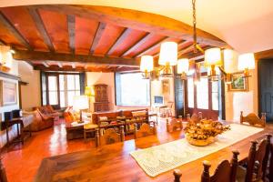 Posedenie v ubytovaní Catalunya Casas Heavenly Haven for 16 pax , 30km from Barcelona!