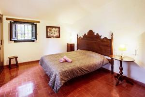 Posteľ alebo postele v izbe v ubytovaní Catalunya Casas Heavenly Haven for 16 pax , 30km from Barcelona!