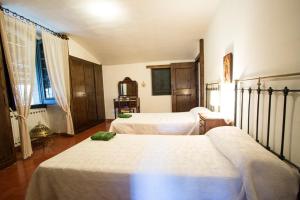 Posteľ alebo postele v izbe v ubytovaní Catalunya Casas Heavenly Haven for 16 pax , 30km from Barcelona!