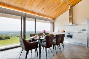 Kuchyň nebo kuchyňský kout v ubytování Catalunya Casas Fabulous Villa for 28 with Heated Pool