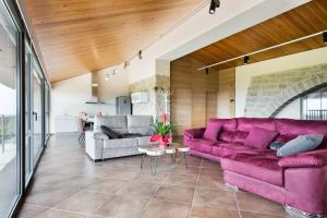 Posezení v ubytování Catalunya Casas Fabulous Villa for 28 with Heated Pool