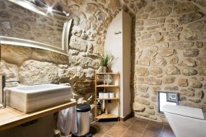 Koupelna v ubytování Catalunya Casas Fabulous Villa for 28 with Heated Pool