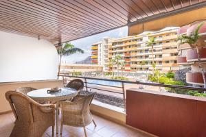 Balkon lub taras w obiekcie Balcon de los Gigantes with pool view