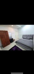 Letto o letti in una camera di A Spacious 3BR 2storey House Taman Kosas Ampang
