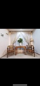 Зона вітальні в A Spacious 3BR 2storey House Taman Kosas Ampang