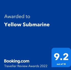 Chứng chỉ, giải thưởng, bảng hiệu hoặc các tài liệu khác trưng bày tại Yellow Submarine