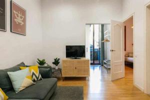 TV a/nebo společenská místnost v ubytování Cozy & Central Apartment
