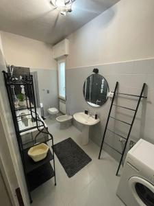 a bathroom with a sink and a toilet and a mirror at Casa Vittoria in Zelo Buon Persico