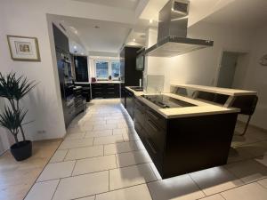 A kitchen or kitchenette at Haus Kuestenperle