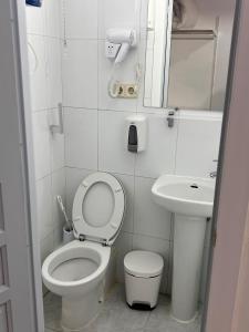 Vonios kambarys apgyvendinimo įstaigoje CH Barco
