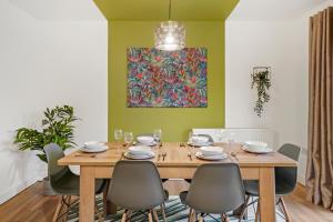 Gallery image of East London Townhouse sleeps 7 with 1 parking space in Goodmayes