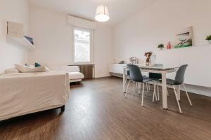 A bed or beds in a room at Realkasa De Crescenzi Family Apartment
