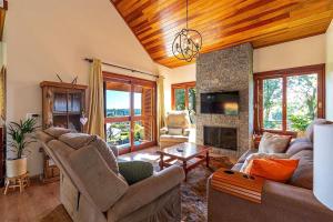 a living room with two couches and a fireplace at Rosa Casa Vivendas da Colina in Canela