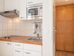 Kjøkken eller kjøkkenkrok på Apartment Seepark Sellin-1 by Interhome