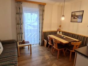 Część wypoczynkowa w obiekcie Apartment Walch-2 by Interhome