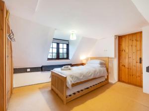 a bedroom with a bed and a window at Holiday Home Eelsfoot by Interhome in Hemley