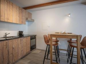 Nhà bếp/bếp nhỏ tại Apartment Morthey 3 by Interhome +12 ảnh