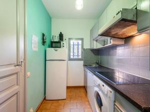 Kuchyň nebo kuchyňský kout v ubytování Holiday Home Bonporteau-5 by Interhome + 21 fotografií