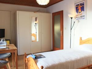 TV a/nebo společenská místnost v ubytování Studio La Bercière 7 by Interhome + 16 fotografií