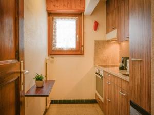 Kuchyň nebo kuchyňský kout v ubytování Apartment Dent Favre A 5 by Interhome