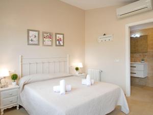 En eller flere senger på et rom på Villa La Calma by Interhome