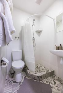 a bathroom with a toilet and a sink at Апартаменти MYFREEDOM поруч із метро Харківська in Kyiv +15 photos