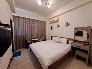 Postel nebo postele na pokoji v ubytování 墾丁慕欣旅店