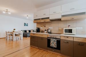 Kuchyň nebo kuchyňský kout v ubytování Lotus Apartman II
